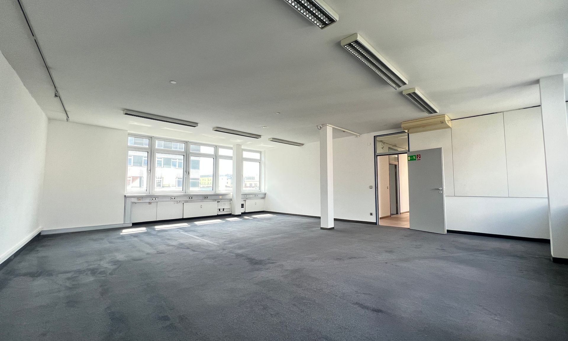 Großzügige Büroetage sucht neuen Mieter !