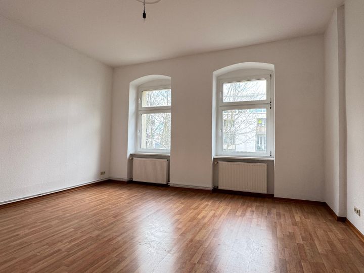 Großzügiger Altbau mit Südbalkon ! +Provisionsfrei+