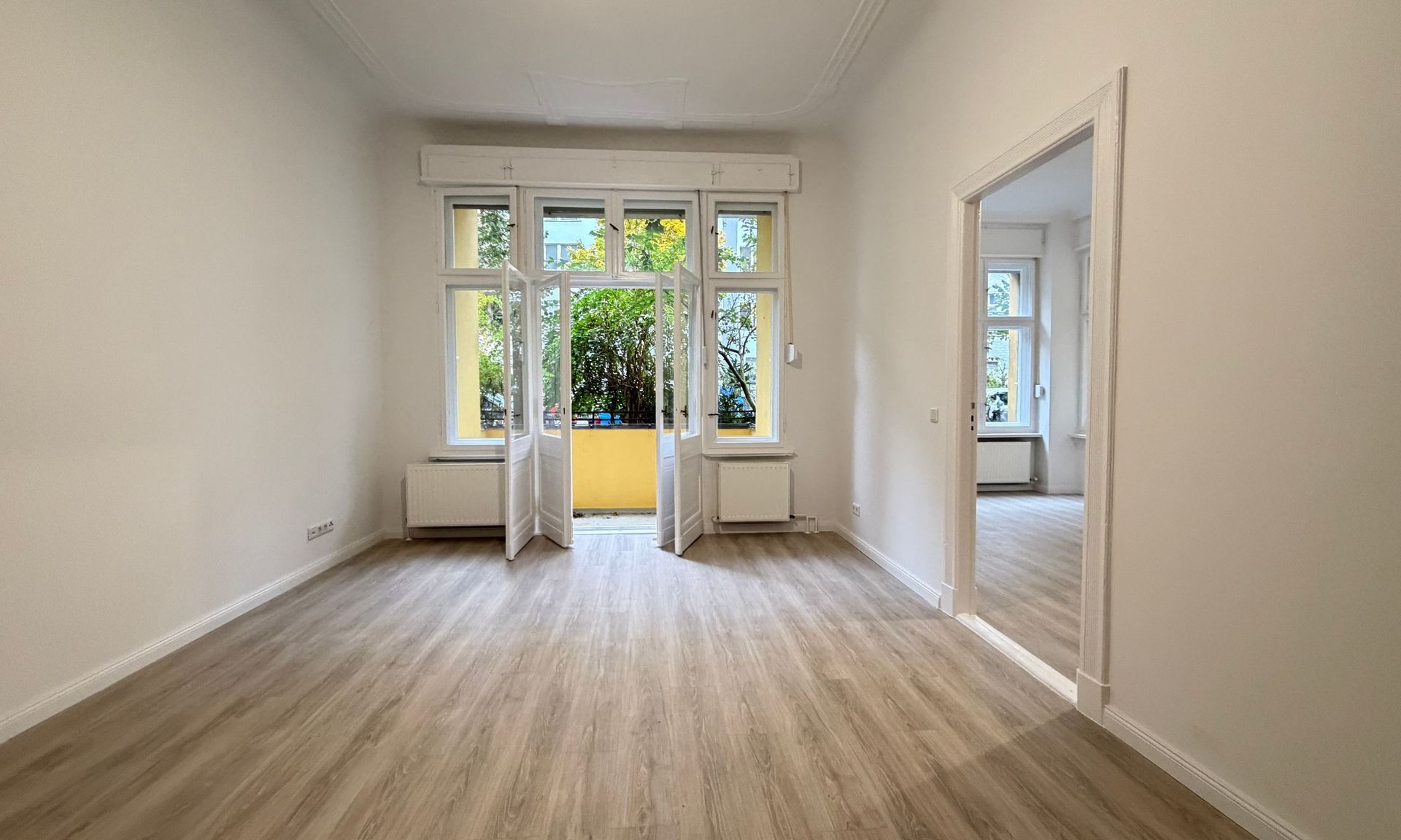 Stilvolle 4-Zimmer-Altbauwohnung zur teilgewerblichen Nutzung !