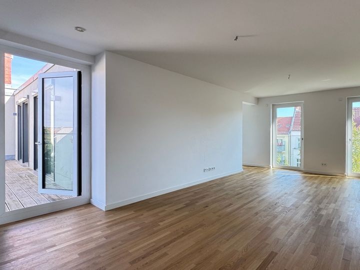 Luxuriöses Dachgeschoss mit ruhiger Terrasse und EBK !