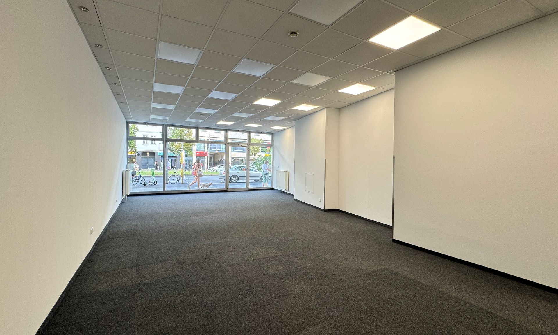 Großzügig Erdgeschossfläche mit Schaufenster !