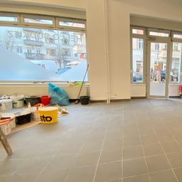 Kompaktes Gewerbe mit breiter Schaufensterfront !