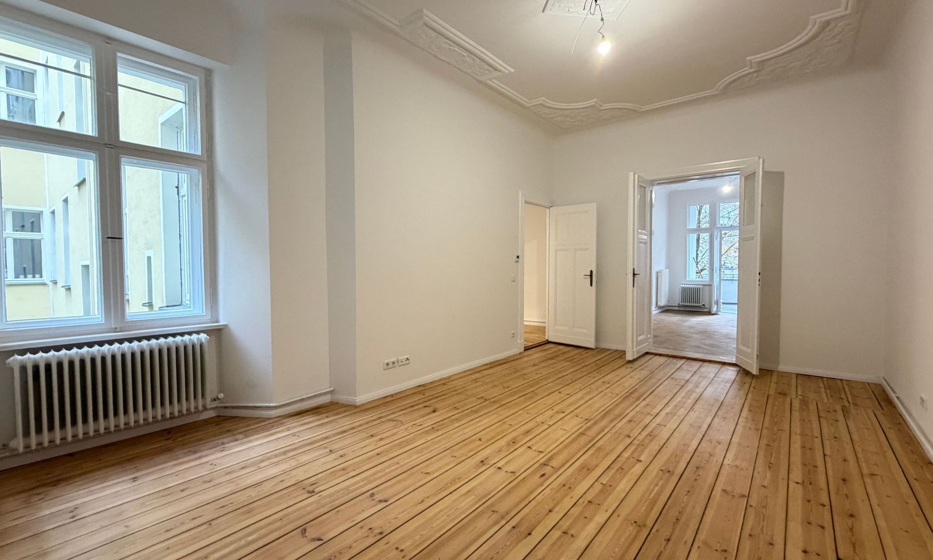 Stilvolle 3-Zimmer-Altbauwohnung zur teilgewerblichen Nutzung !