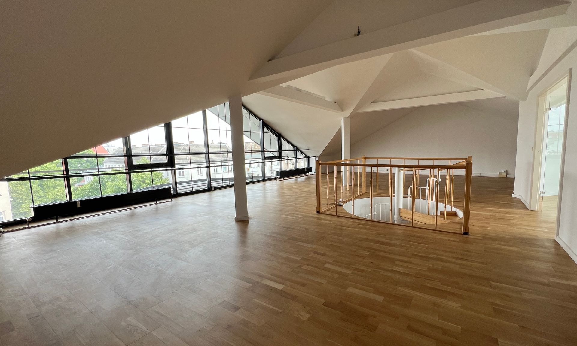 Großzügige Bürofläche in Weißensee!