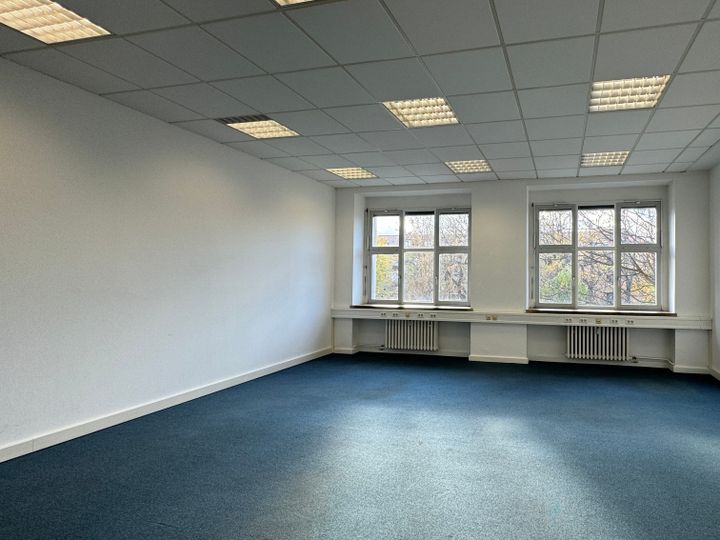 Einzelraumvermietung in gepflegtem Bürogebäude !