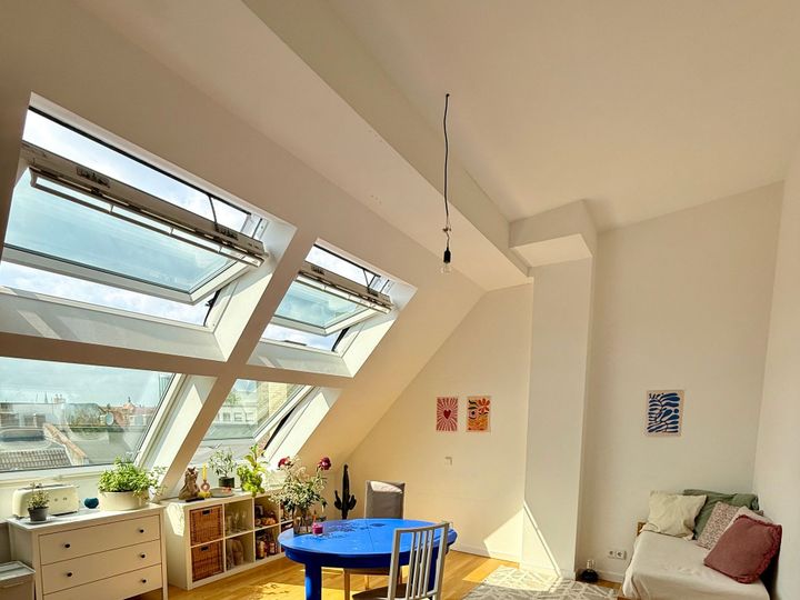 Moderne Dachgeschosswohnung in Berlin – Friedrichshain