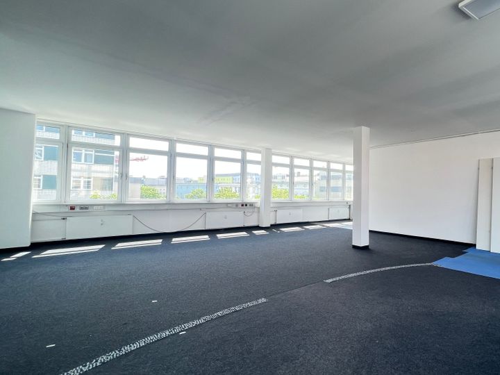 Lichtdurchflutete Büroetage in zentraler City West Lage!