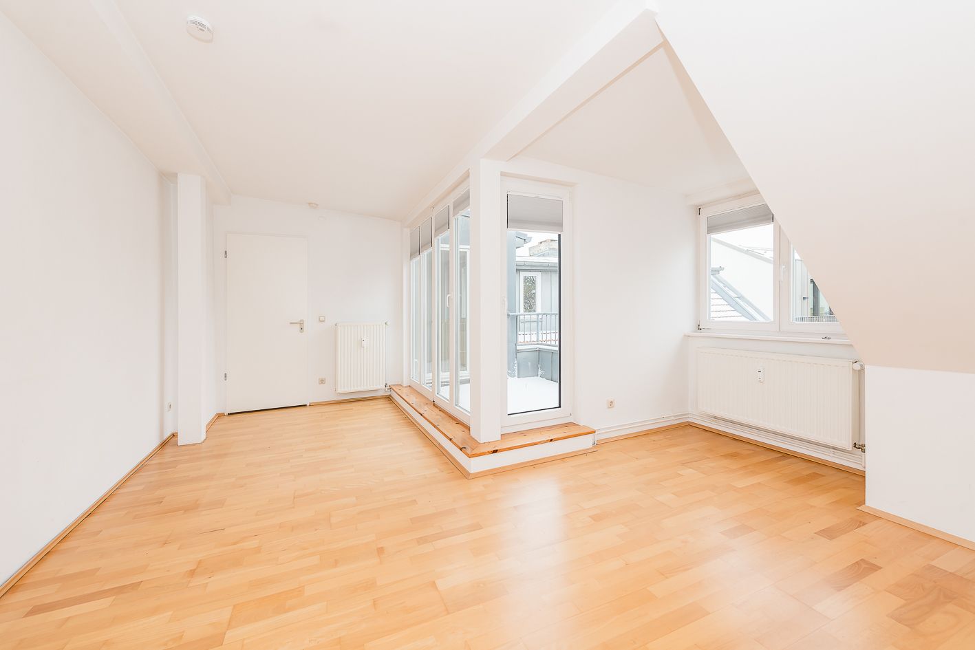 Schön Wohnen in Berlin-Prenzlauer Berg ! Bezugsfreie Dachgeschosswohnung !