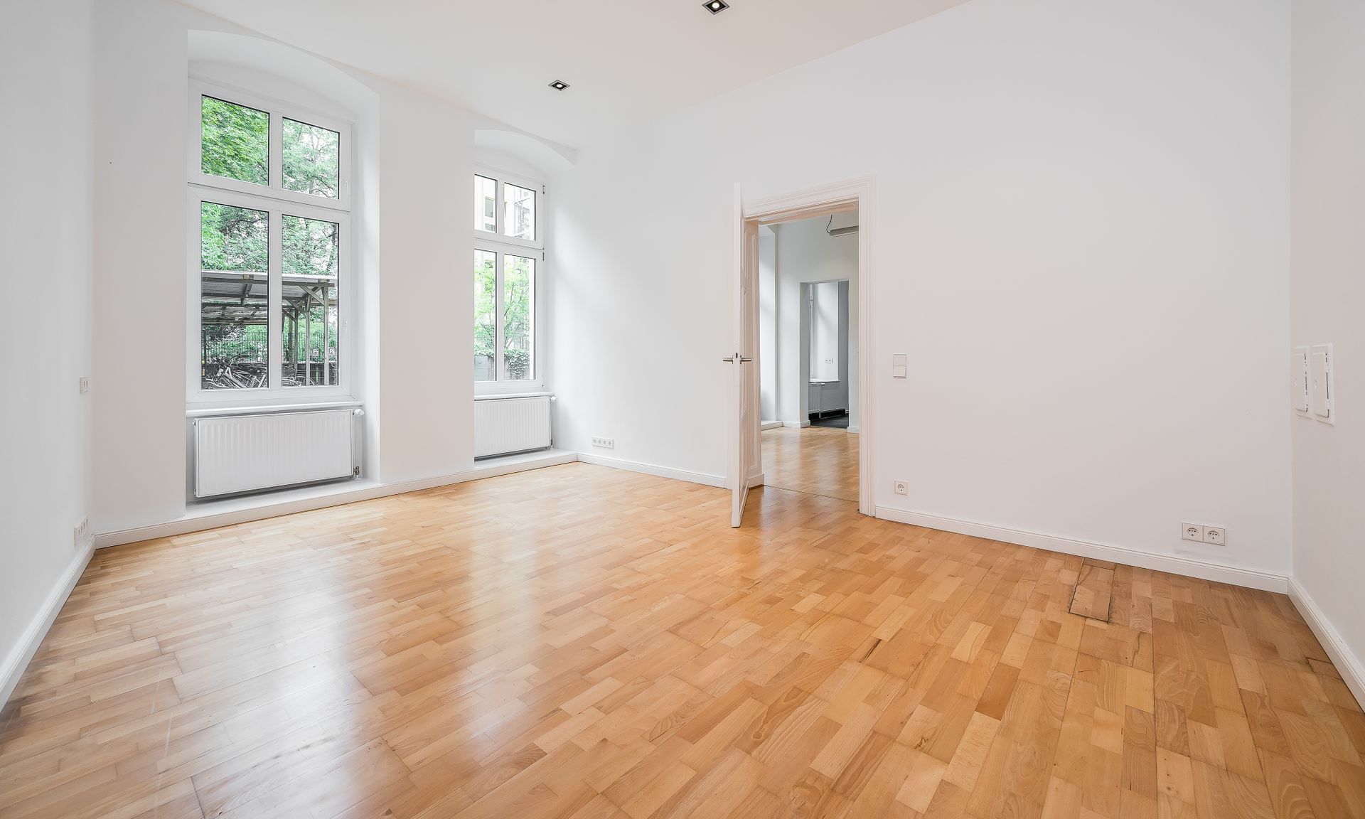 Sonnige Ruhe mitten im Kiez: 2-Zimmer mit Privatgarten!
