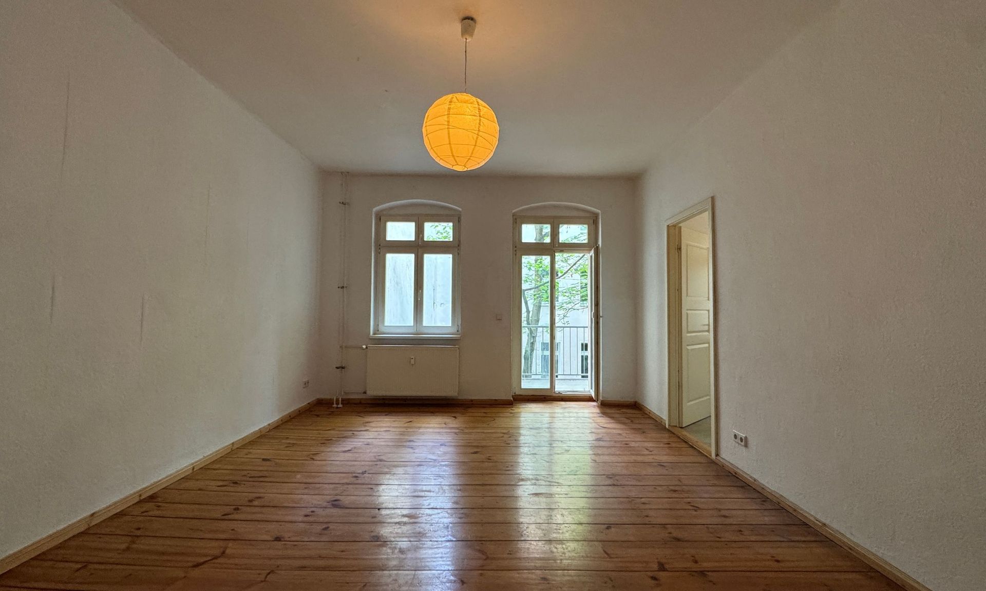 Charmante Altbauwohnung mit Balkon in Berlin-Friedrichshain !