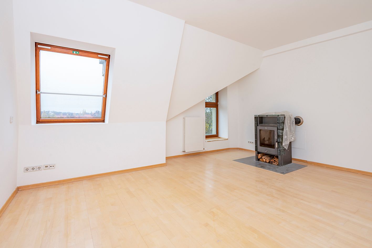 Geräumige Familienwohnung im Dachgeschoss mit Terrasse ! +Provisionsfrei+