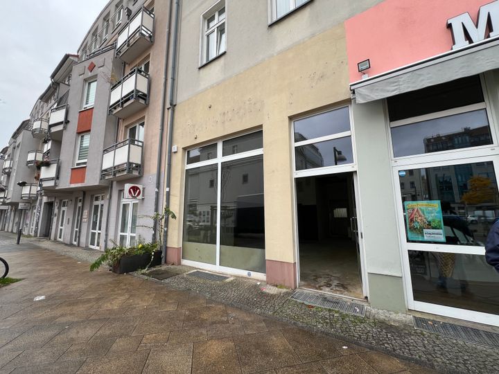 Platz- Lage Weißensee: Praktische Verkaufsfläche zu vermieten!