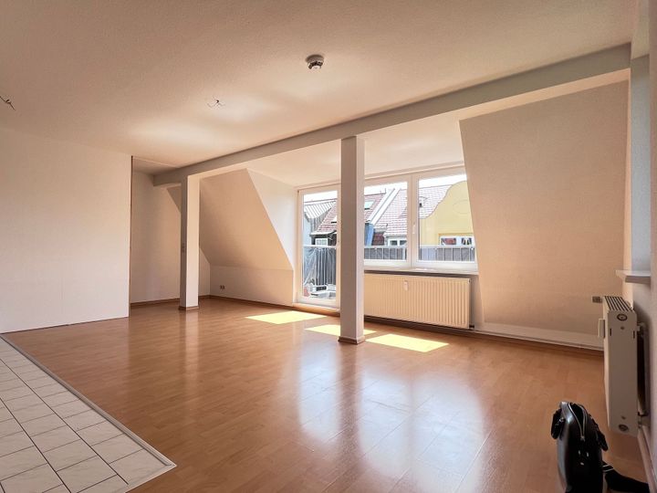 Großzügige 2-Raumwohnung mit Terrasse !