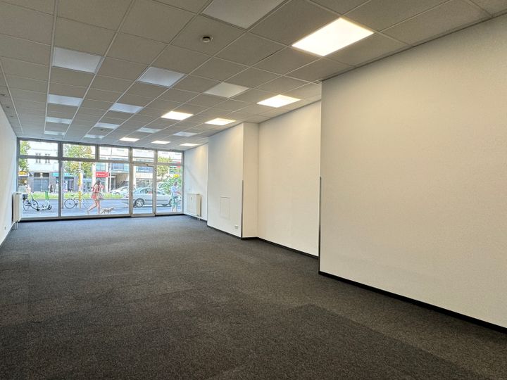 Großzügig Erdgeschossfläche mit Schaufenster !