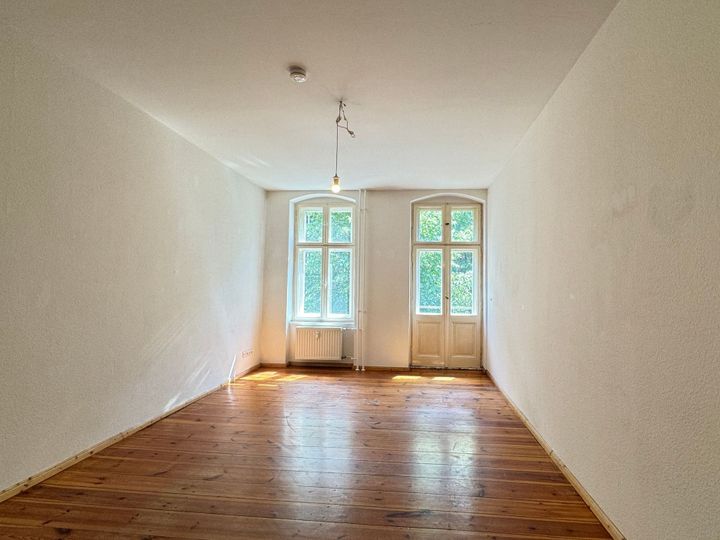 Helle und charmante Altbauwohnung in Berlin mit Balkon !