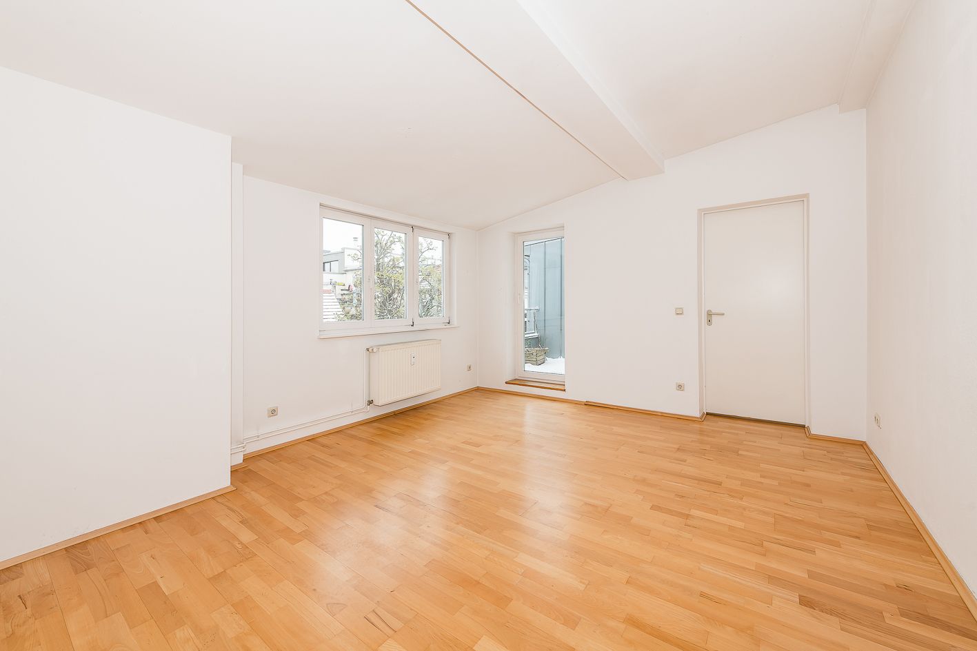 Schön Wohnen in Berlin-Prenzlauer Berg ! Bezugsfreie Dachgeschosswohnung !