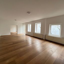 Teilgewerbliche Vermietung! Moderne Maisonette-Wohnung in Berlin mit Balkon und Einbauküche !