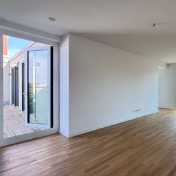 Luxuriöses Dachgeschoss mit ruhiger Terrasse und EBK !