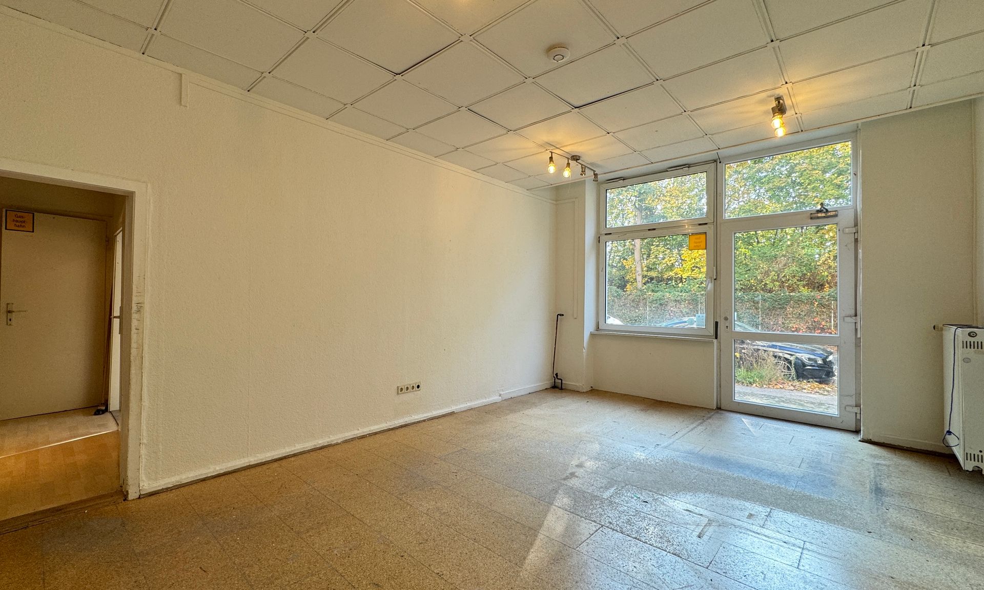 Provisionsfreie Erdgeschosswohnung mit eigener Terrasse und großem Keller !
