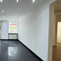 Kompaktes Gewerbe im Souterrain mit Schaufenstern !