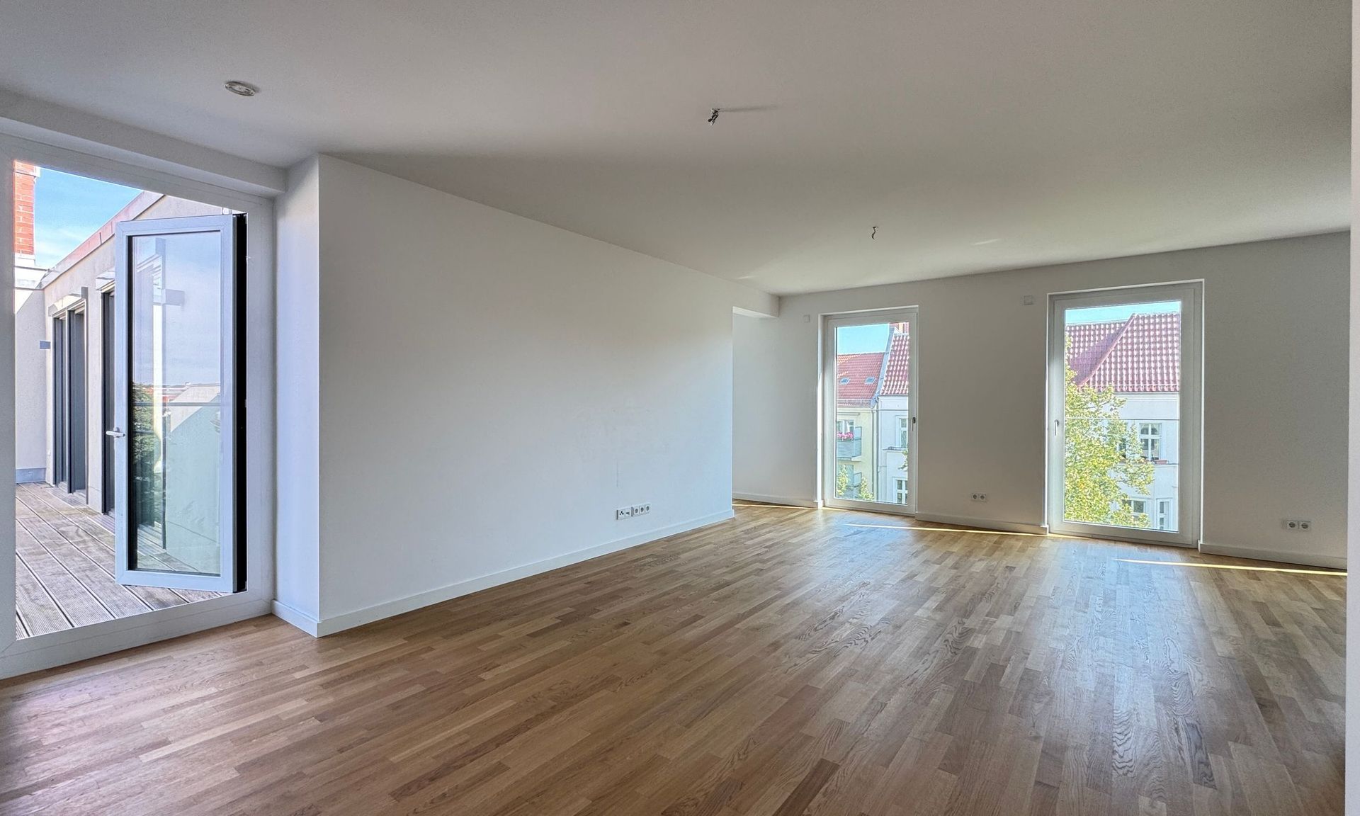 Luxuriöses Dachgeschoss mit ruhiger Terrasse und EBK !