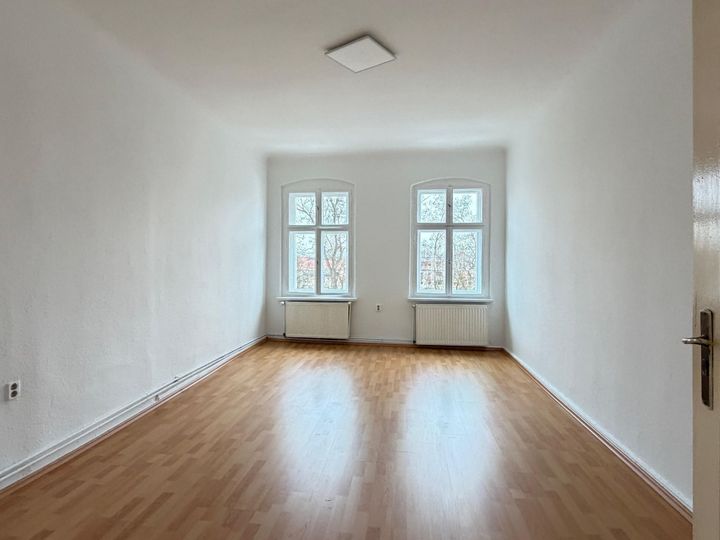 Teilgewerbliche Vermietung! Zweiraumwohnung mit Einbauküche !