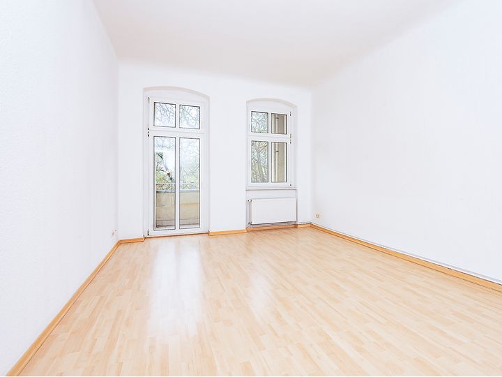 Provisionsfreie, Helle 2-Raumwohnung im klassischen Altbau !