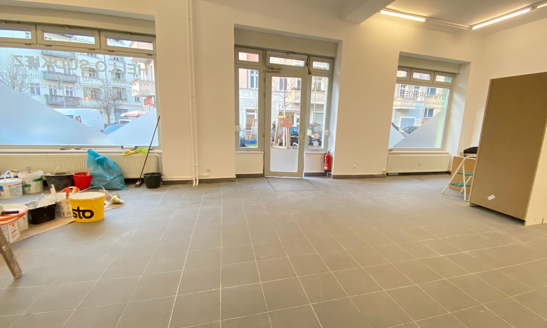 Kompaktes Gewerbe mit breiter Schaufensterfront !