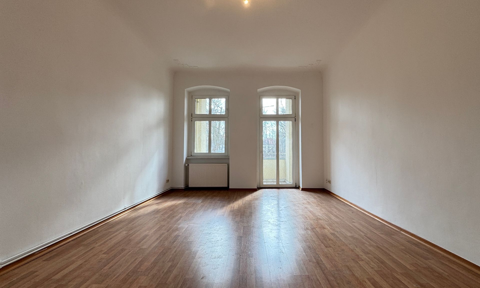 Familienfreundlicher und Provisiosnfreier Altbau mit Südbalkon !