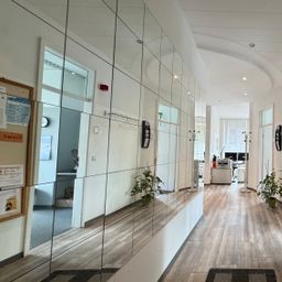 Kompakt und Hell: Ihr neuer Arbeitsplatz zur Miete