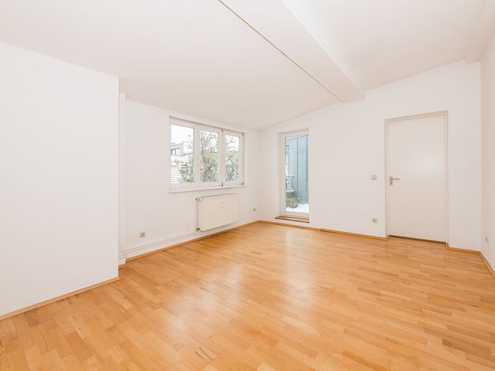Schön Wohnen in Berlin-Prenzlauer Berg ! Bezugsfreie Dachgeschosswohnung !
