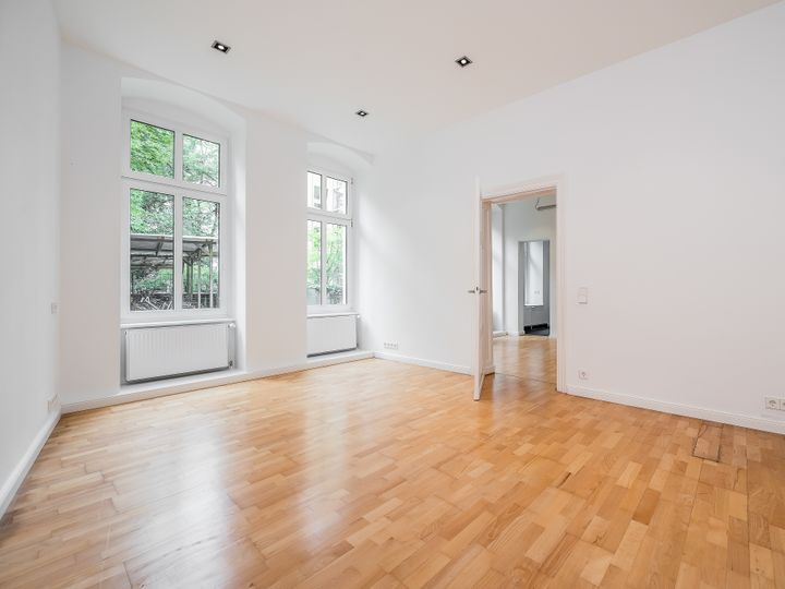 Sonnige Ruhe mitten im Kiez: 2-Zimmer mit Privatgarten!