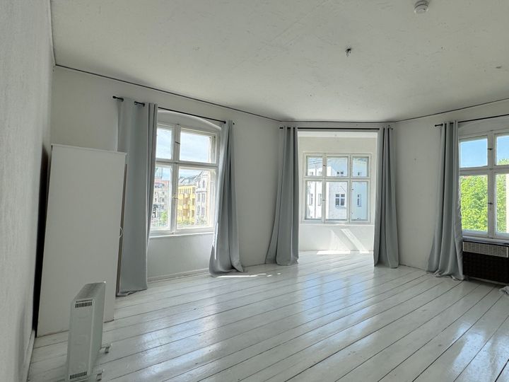 3-Zimmer-Wohnung mit Balkon im Herzen von Berlin ! Befristung bis zum 31.12.2026 !