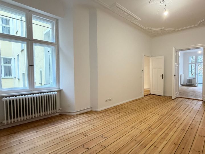 Stilvolle 3-Zimmer-Altbauwohnung zur teilgewerblichen Nutzung !