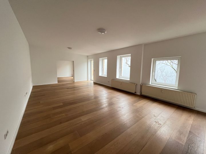 Teilgewerbliche Vermietung! Moderne Maisonette-Wohnung in Berlin mit Balkon und Einbauküche !