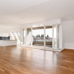 Offenes Wohnerlebnis im Dachgeschoss mit Blick auf den Boxi