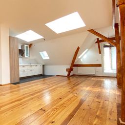 Lichtdurchflutetes Dachgeschoss mit eigener Dachterrasse !