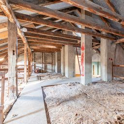 Einzigartige Gelegenheit: Unausgebauter Dachrohling mit Baugenehmigung !