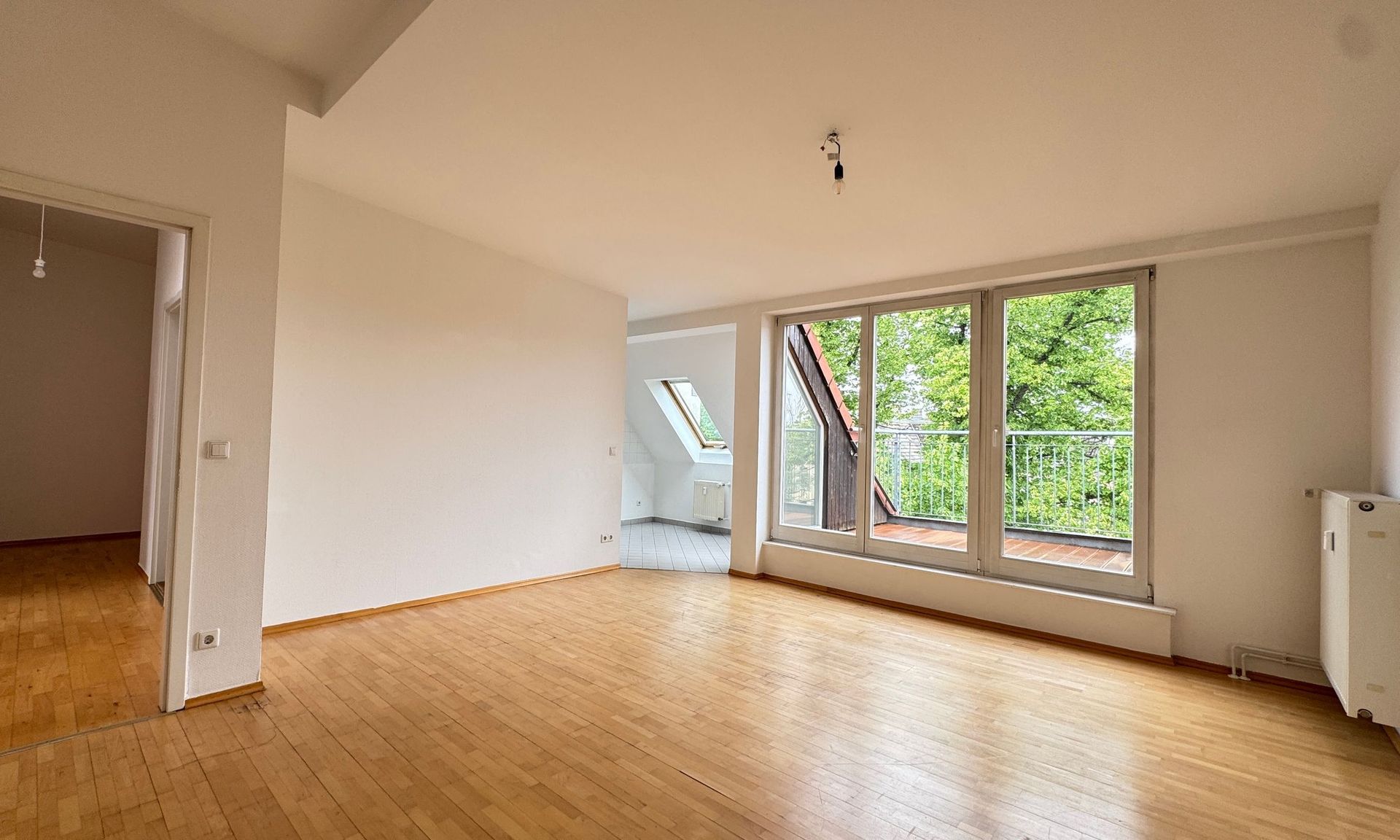 Charmante Dachgeschosswohnung in Berlin mit Blick über die Stadt